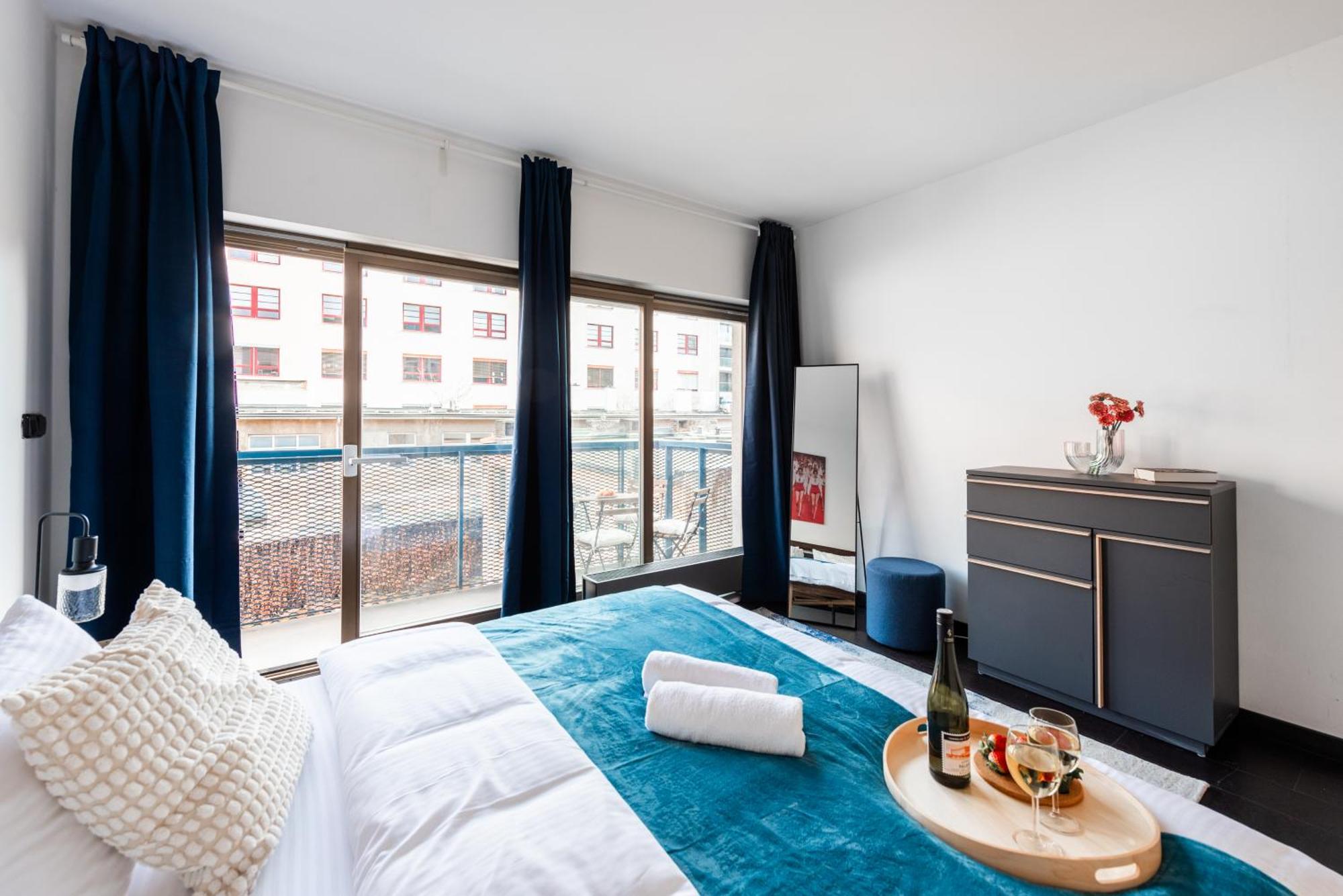 Spacious Apartments Near Karlin Square Prague Extérieur photo