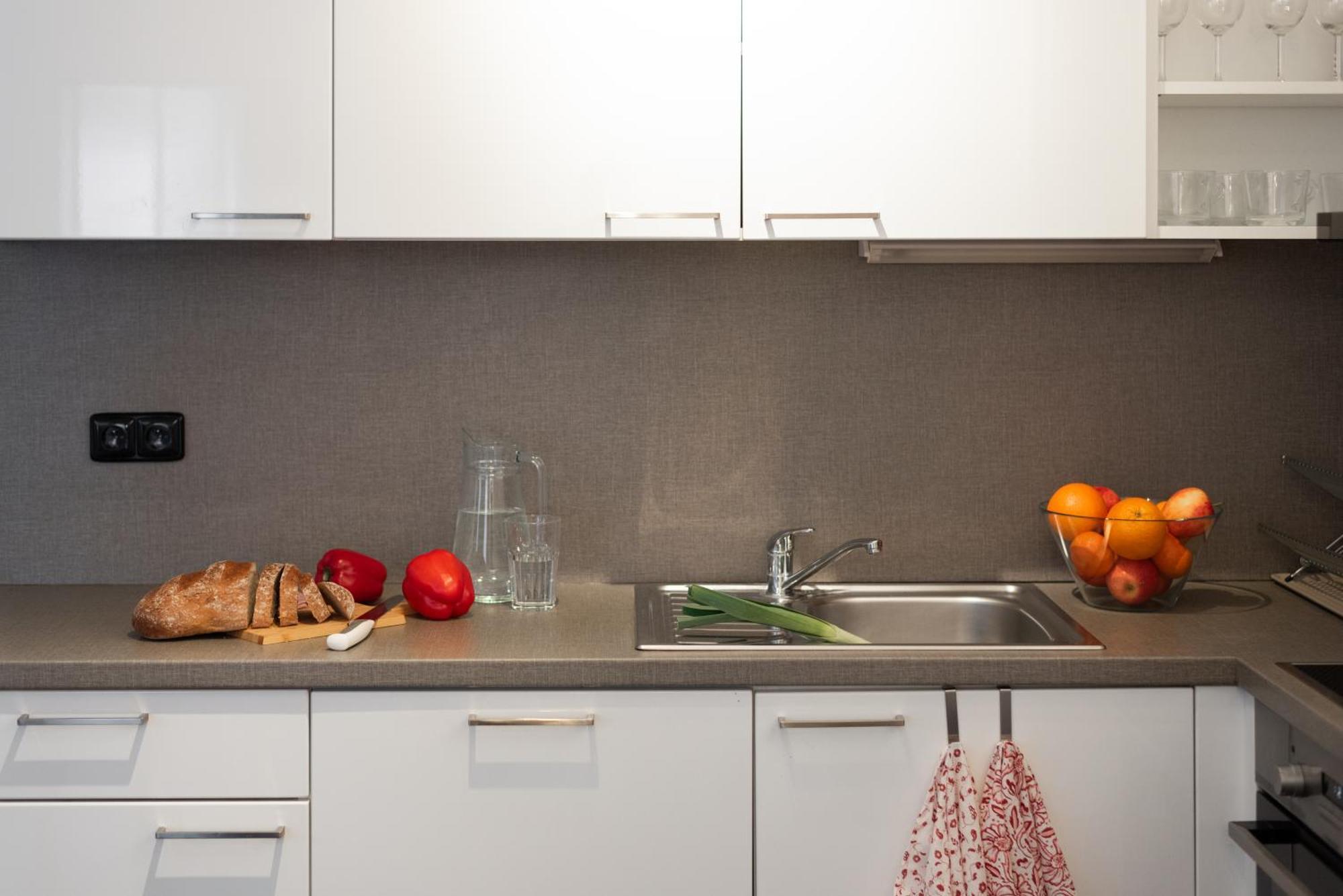 Spacious Apartments Near Karlin Square Prague Extérieur photo