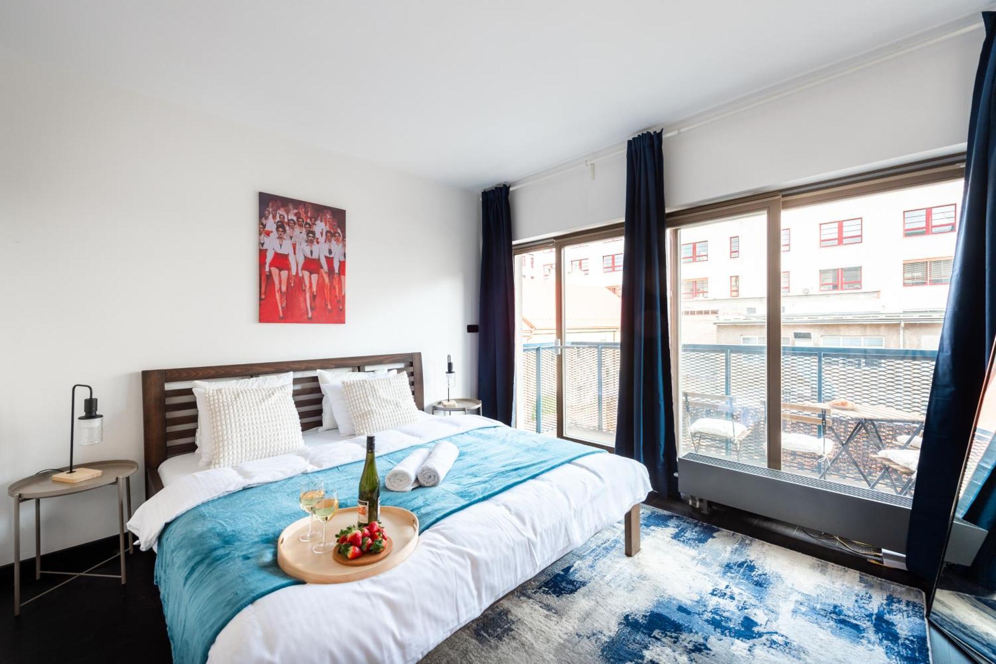Spacious Apartments Near Karlin Square Prague Extérieur photo