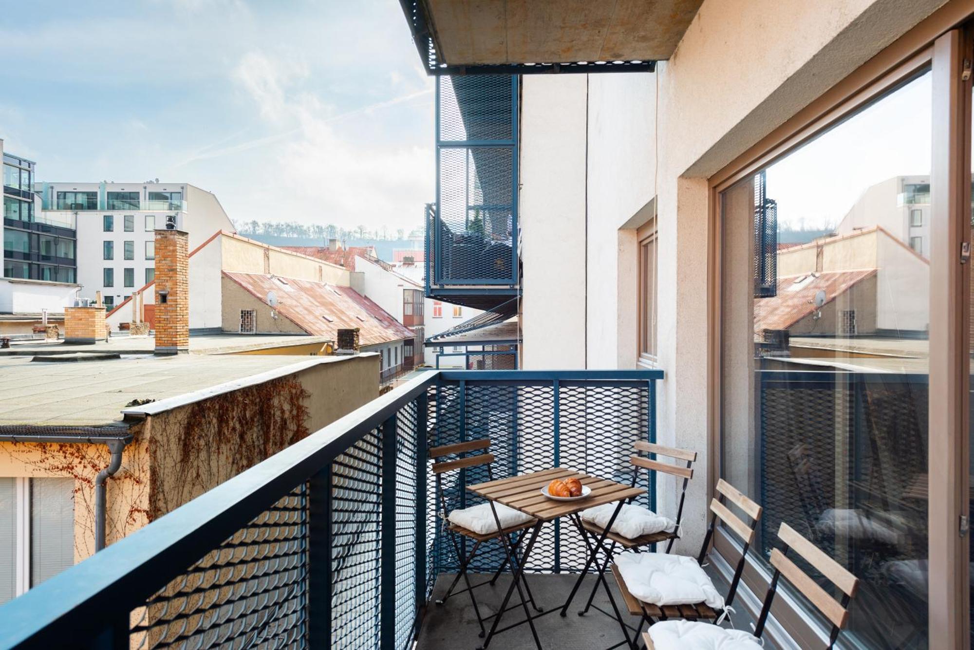 Spacious Apartments Near Karlin Square Prague Extérieur photo