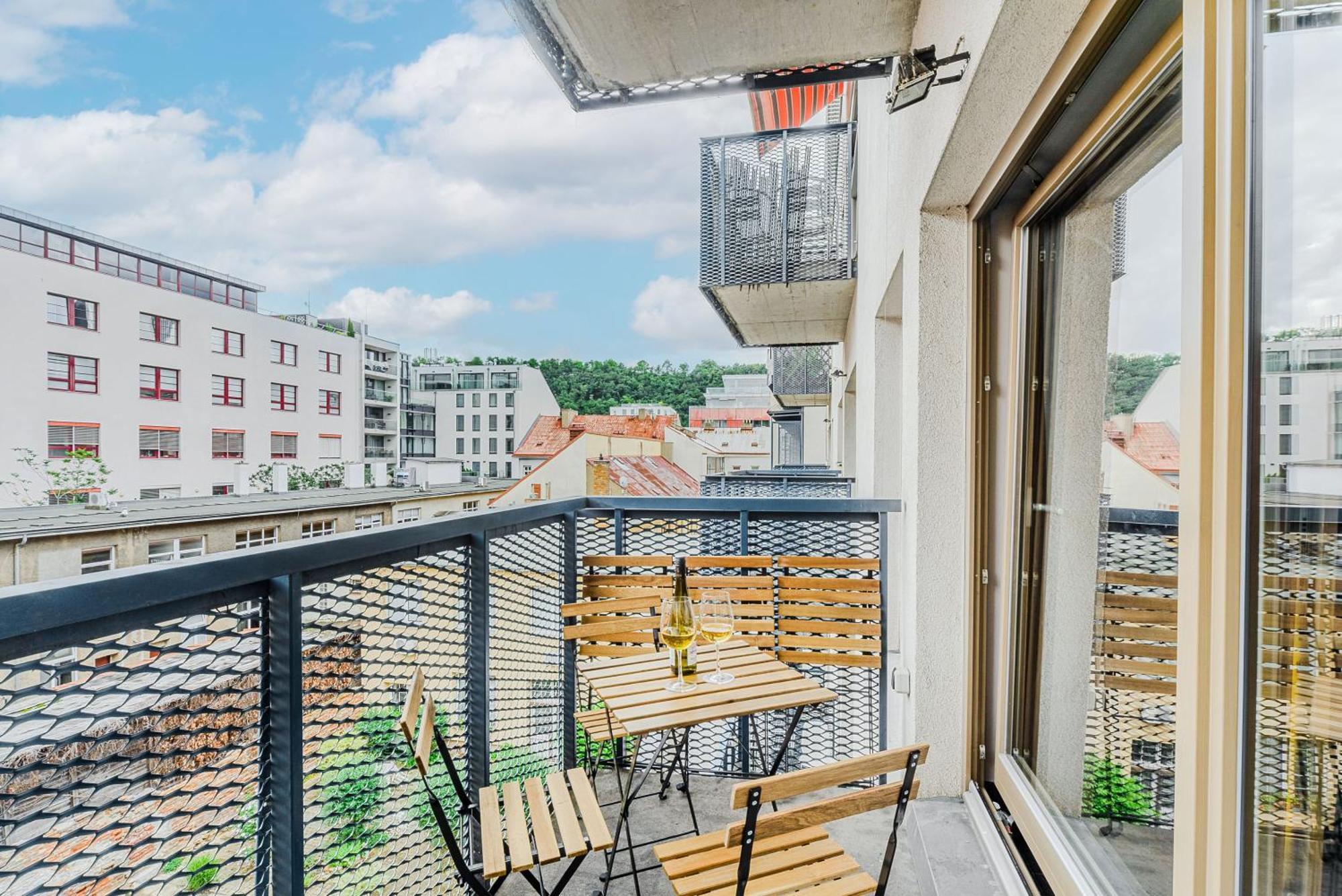 Spacious Apartments Near Karlin Square Prague Extérieur photo