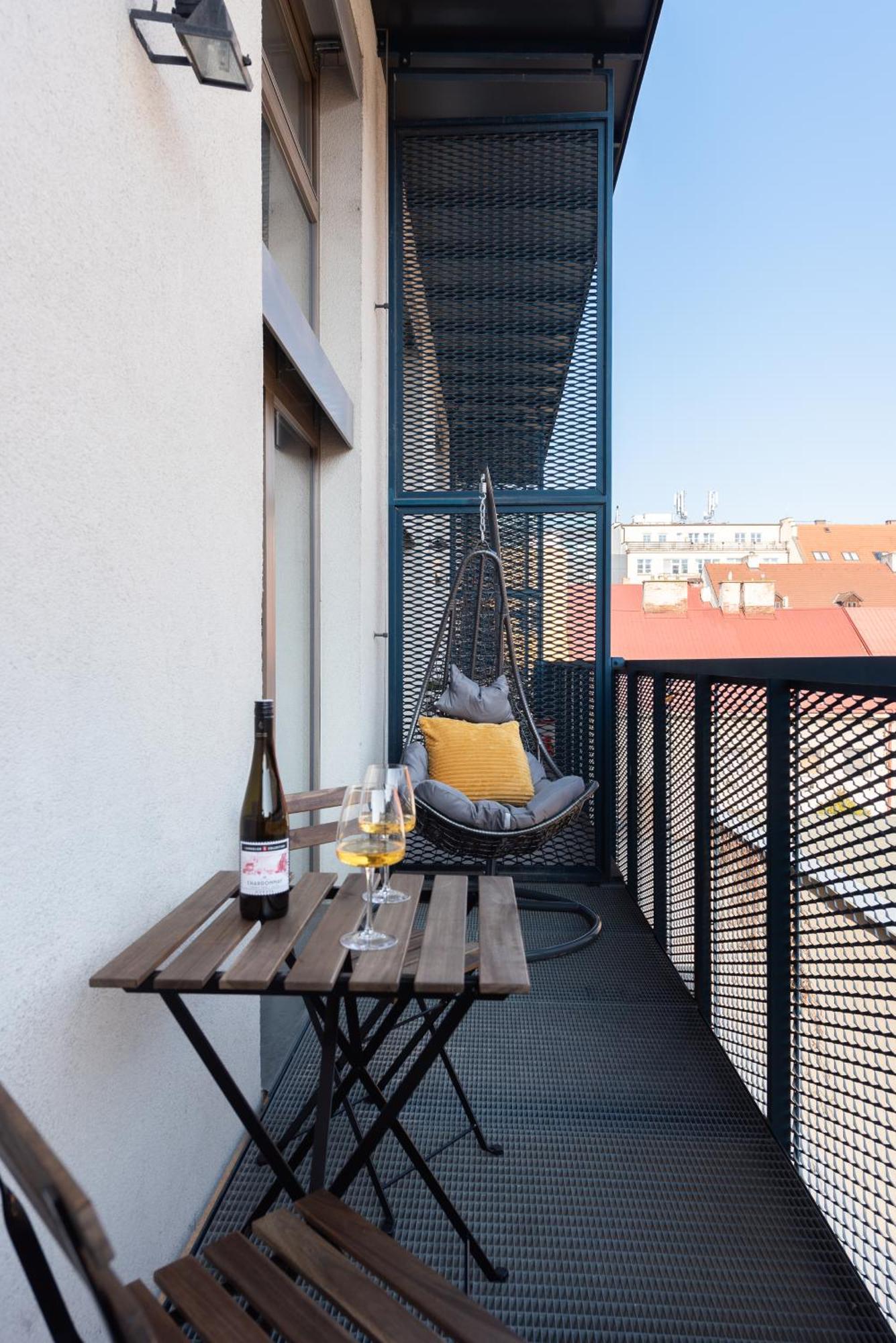 Spacious Apartments Near Karlin Square Prague Extérieur photo